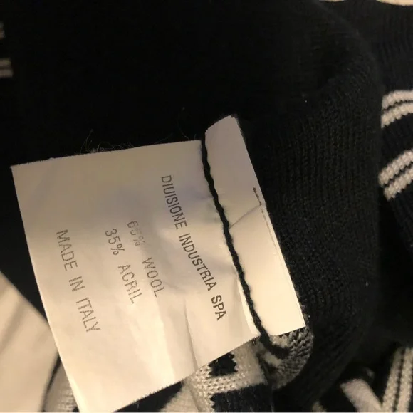 Vintage 1994 Fendi sweater in black and white - Picture 10 of 12